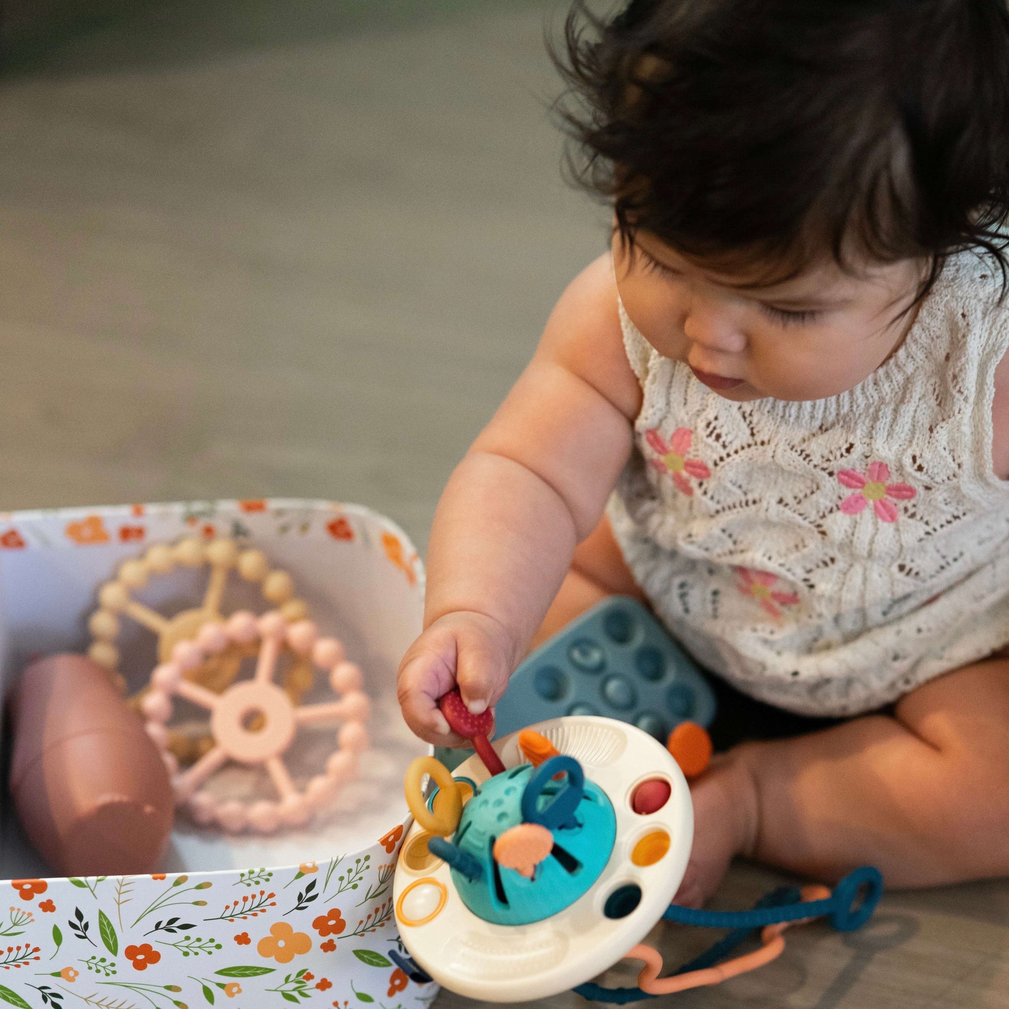 UFO Silicone Pulling Toy for Toddlers – Safe, Durable, Interactive Travel Companion with Pop-It Bubbles and Stretchable Cords 3