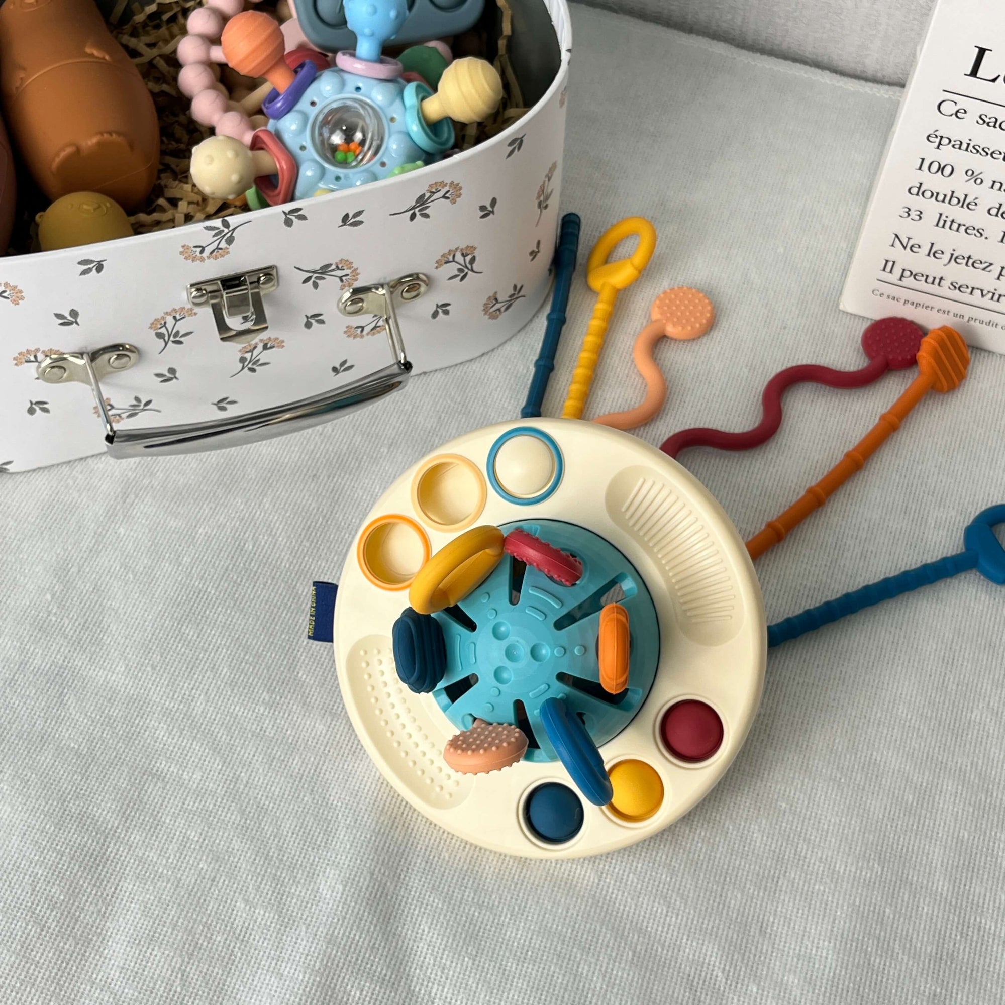 UFO Silicone Pulling Toy for Toddlers – Safe, Durable, Interactive Travel Companion with Pop-It Bubbles and Stretchable Cords 6
